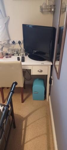 a desk with a television on top of it at Aylesbury Lovely Double and Single Bedroom with Guest only Bathroom in Buckinghamshire