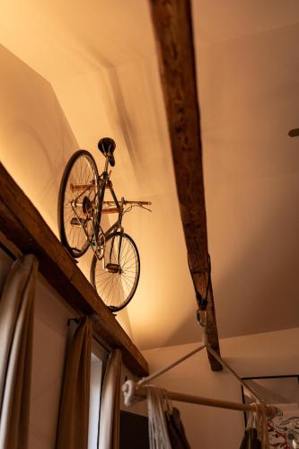 a bike is sitting on top of a ceiling at Ferienwohnung Landscapeapartment, 46qm Individual Fewo mit Fernblick ins Zittauer Gebirge, Ferienapartment im historischen Altstadtkern Zittau in Zittau