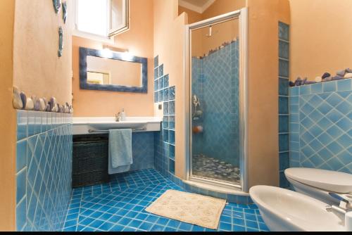 a bathroom with a toilet and a sink and a shower at Piazza Civica in Alghero