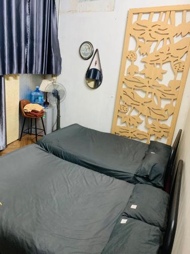 מיטה או מיטות בחדר ב-Head of Quarter -TRIPLE BED ROOM- CHEAP