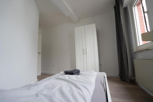 a hospital bed with a stuffed animal on top of it at Mieterlux Frankfurt Obertshausen in Obertshausen