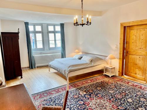 Postel nebo postele na pokoji v ubytování Oswald Hempel 5 Zimmermaisonette und 3 Zimmer Loftwohnung