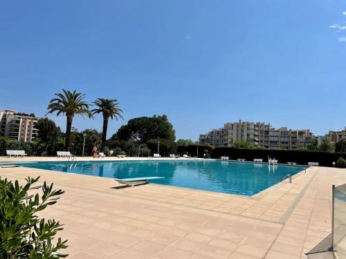 Photo de la galerie de l'établissement Appartement entre Mer et Montagne - Cannes Marina, à Mandelieu-la-Napoule