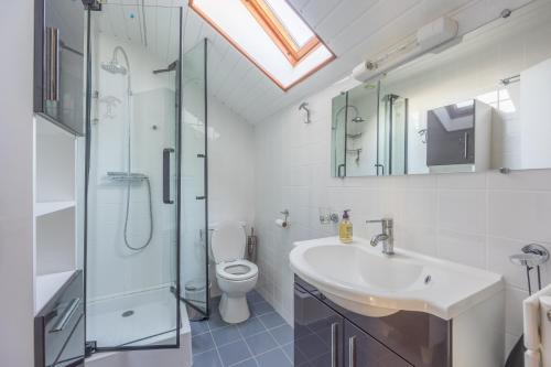 Koupelna v ubytování Gîte Les Petites Landes - Piscine privée proche plages