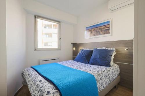 Giường trong phòng chung tại Antibes centre à 2 pas de la vieille ville, plages