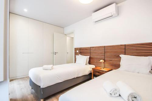Outstanding Liberdade Spacious Apt 2 Bedroom w AC