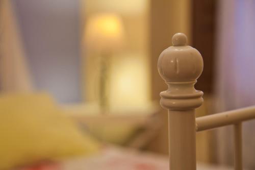 a close up of a wooden rail of a crib at Casa Rural Valle del Arrago in Robledillo de Gata