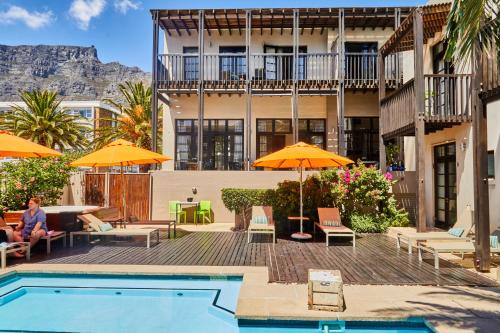 Kolam renang di atau dekat dengan Derwent House
