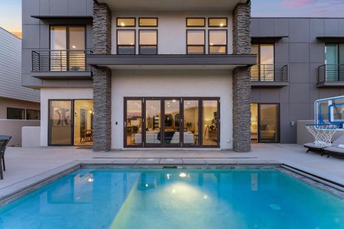 a swimming pool in front of a house at Bunker on the 8th in Washington