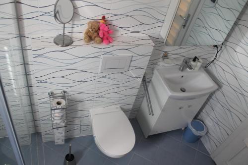 Ένα μπάνιο στο Ferienwohnung Mioritza