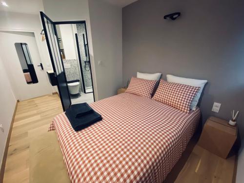 Ένα ή περισσότερα κρεβάτια σε δωμάτιο στο IZBA BnB