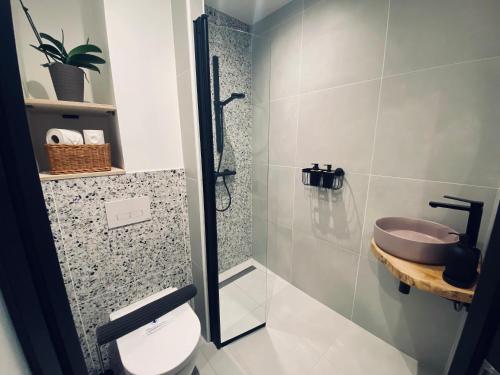 Ένα μπάνιο στο IZBA BnB