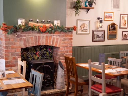 Un restaurante u otro lugar para comer en Horton Inn