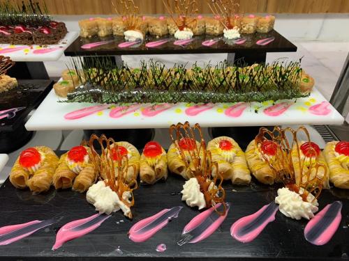 Comida en o cerca de este hotel