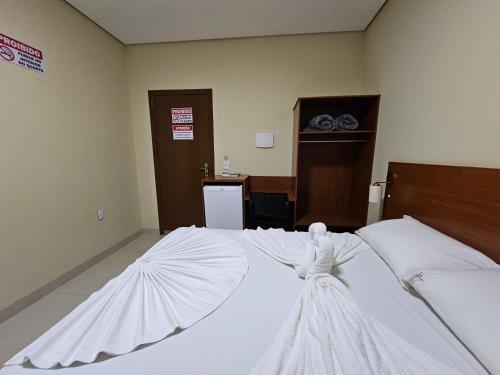 Ένα ή περισσότερα κρεβάτια σε δωμάτιο στο Hotel Cancioneiro