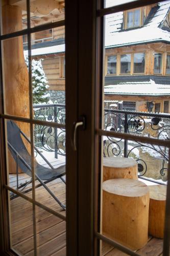 Balkoni atau teres di Domek & Apartament Góralski z Jacuzzi Kościelisko