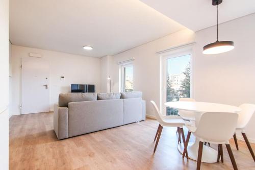 Amazing Liberdade Apt Ground Floor w AC Elevator