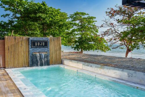 Bazén v ubytování Dojo poolvilla beach resort - private beach villa- nebo v jeho okolí
