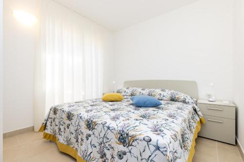Ένα ή περισσότερα κρεβάτια σε δωμάτιο στο VELO JEDRO Apartmani PUNTA