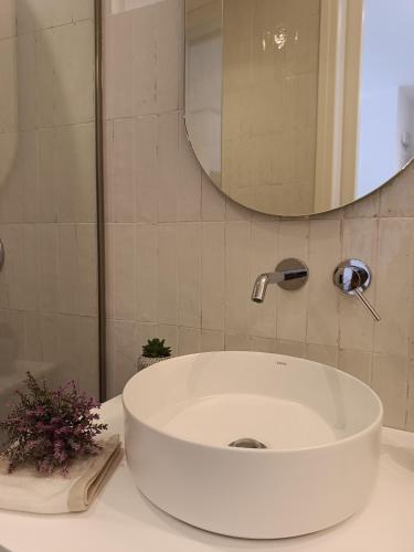 Ένα μπάνιο στο MUSES LUXURY SUITES