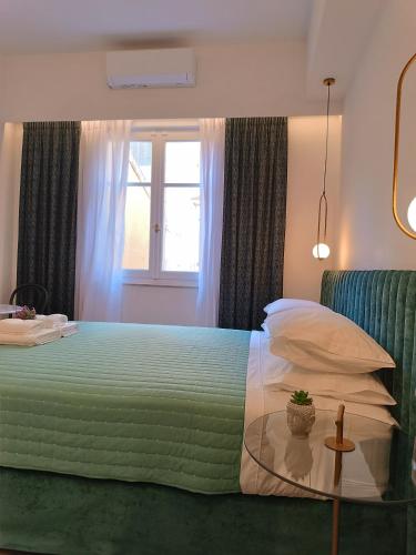 Ένα ή περισσότερα κρεβάτια σε δωμάτιο στο MUSES LUXURY SUITES