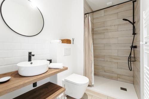 a bathroom with a sink and a toilet and a shower at Les Pins, studio vue mer in Rivedoux-Plage