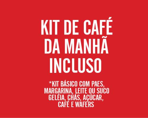 un cartel con las palabras "kitt de cafe dana manuana incuses" en Suites nas Nuvens Premium, en Gramado