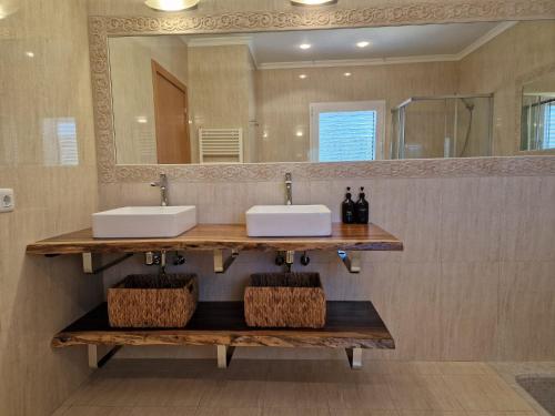A bathroom at Villa Domino Ibiza