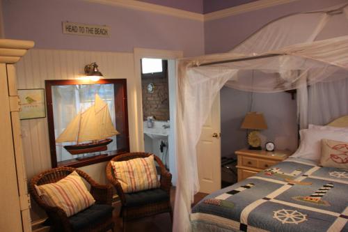 Кровать или кровати в номере Hines Mansion