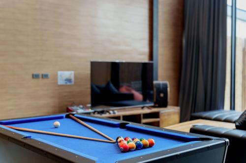 Biliár nebo kulečník v ubytování Dojo poolvilla beach resort - private beach villa-