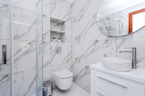 Ένα μπάνιο στο Apartament Żeromskiego 29/42