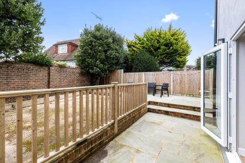 a garden with a fence and a patio at The Old Bakery Angmering in Angmering