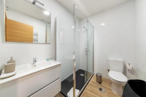 Bright stylish 1BD apt with 3 balconies-Chamberí