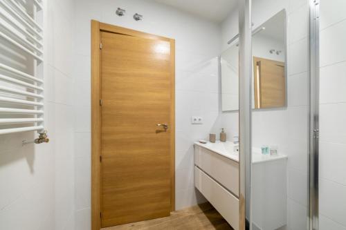 Bright stylish 1BD apt with 3 balconies-Chamberí