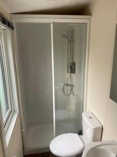 Salle de bains dans l'établissement Luxe 4 persoons chalet nabij leeuwarden!