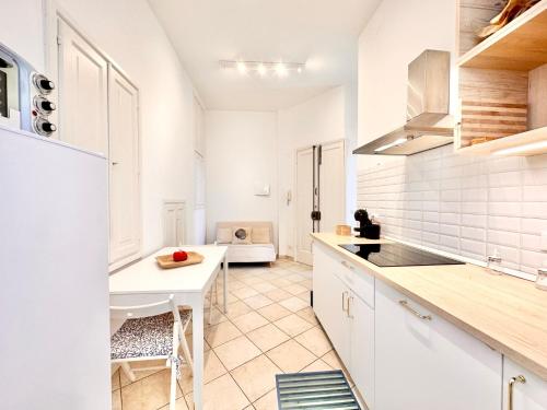 Køkken eller tekøkken på Hostdomus - Sea and Sand Suite