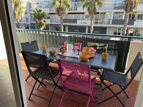 Appartement familial proche plage avec parking, climatisation et balcons - 6 couchages - FR-1-250-70