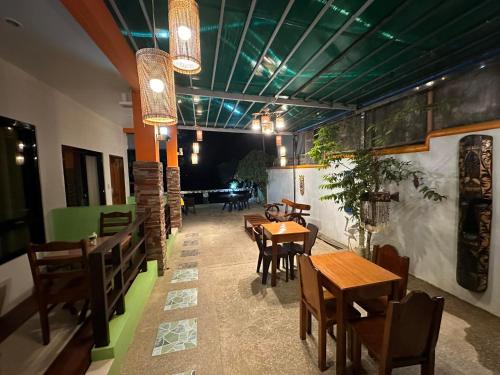 Restorāns vai citas vietas, kur ieturēt maltīti, naktsmītnē Desert Rose Beach Hotel