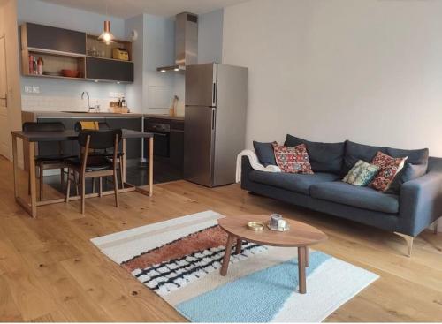 Charming and Secure Fully-Equipped Apartment Close to Paris