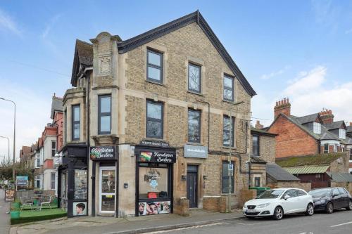 a brick building with a car parked in front of it at Central and Modern One Bedroom Flat 201 in Oxford
