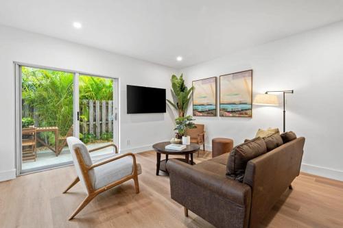 a living room with a couch and a table at Awesome 1BR Apartment @Sailboat in Fort Lauderdale