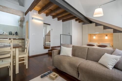 a living room with a couch and a kitchen at Nije preša apartment 3 in Dubrovnik