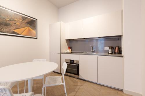 GuestHost - Cordusio Enchanting Apartment