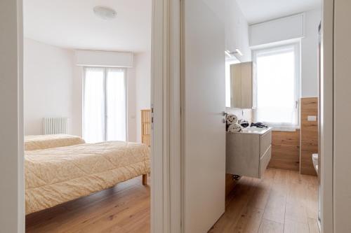 Postel nebo postele na pokoji v ubytování Roomy and bright apartments with terrace!