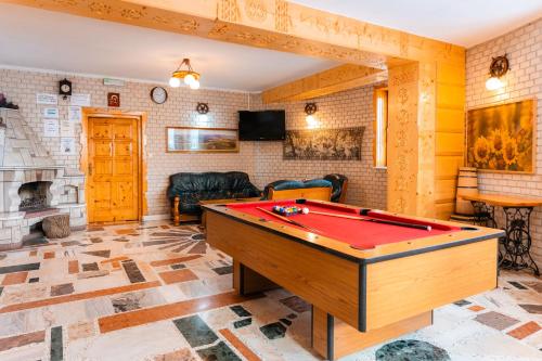 a living room with a pool table in it at Pokoje Gościnne Aniela Stasik in Gliczarów Górny