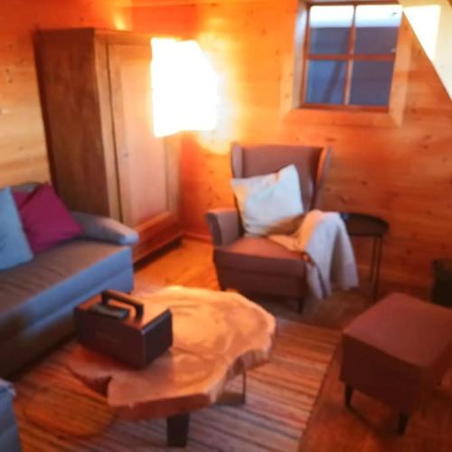 Posezení v ubytování Almhütte in Alleinlage OFFGRID