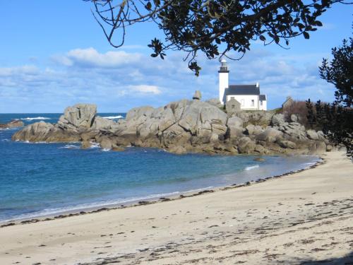 a lighthouse on a rocky island in the ocean at Maison à 200m des plages de Brignogan - Holiday Home-Fereinhaus in Brignogan-Plages