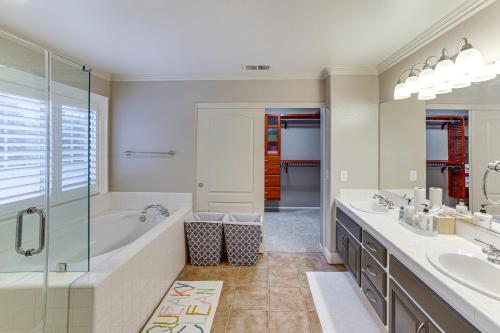 A bathroom at Large Rancho Cucamonga Home 5 Mi to Red Hill Park