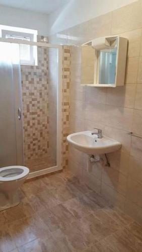 Ένα μπάνιο στο Apartments Luka