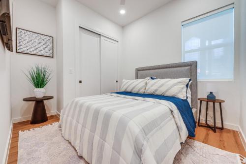 Ένα ή περισσότερα κρεβάτια σε δωμάτιο στο Pet-Friendly New Braunfels Condo with Shared Pool!